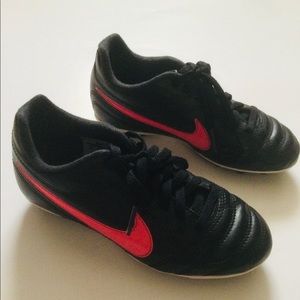 ⚽️ NIKE GIRLS SOCCER CLEATS ⚽️